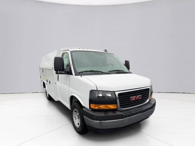 2025 GMC Savana Cutaway 3500 Base