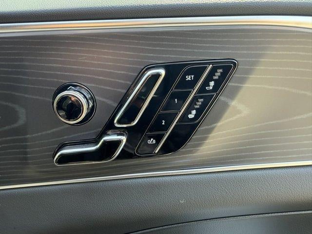 2025 Cadillac LYRIQ Luxury 1