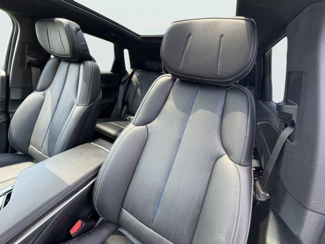 2025 Cadillac LYRIQ Luxury 1
