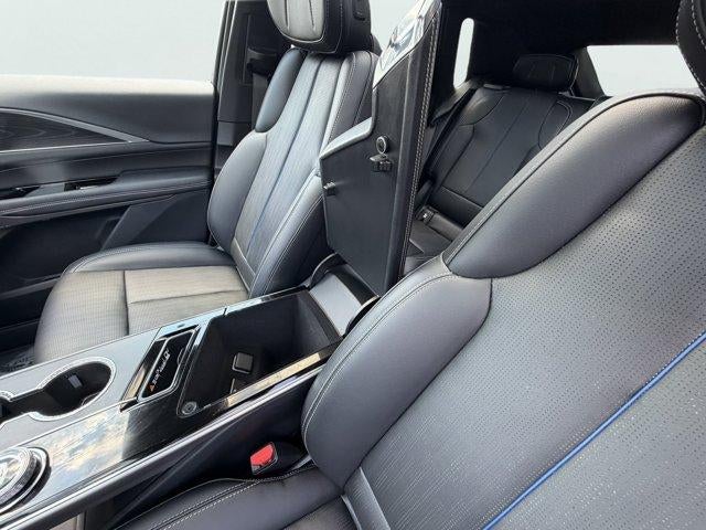 2025 Cadillac LYRIQ Luxury 1