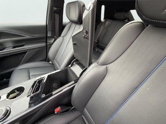 2024 Cadillac LYRIQ Luxury 1