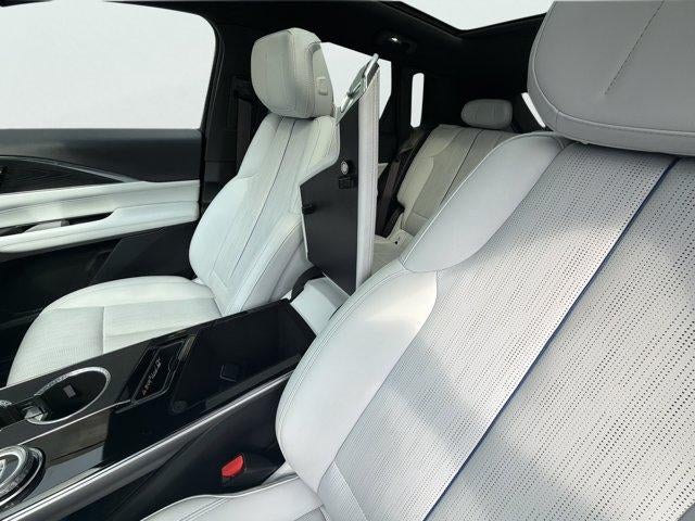 2024 Cadillac LYRIQ Luxury 1