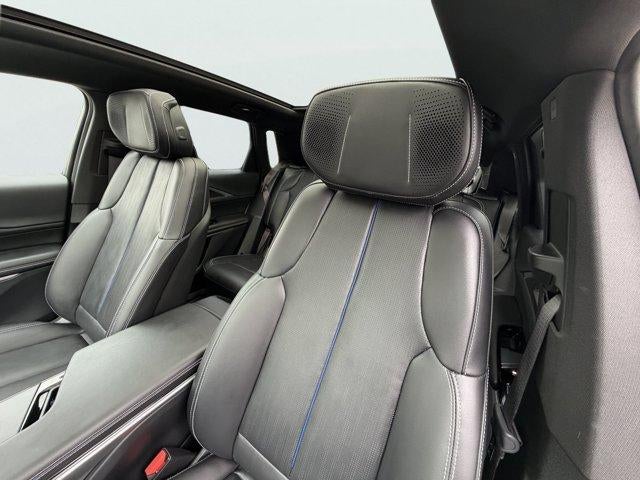 2024 Cadillac LYRIQ Luxury 2