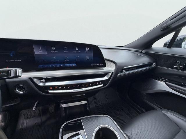 2024 Cadillac LYRIQ Luxury 2