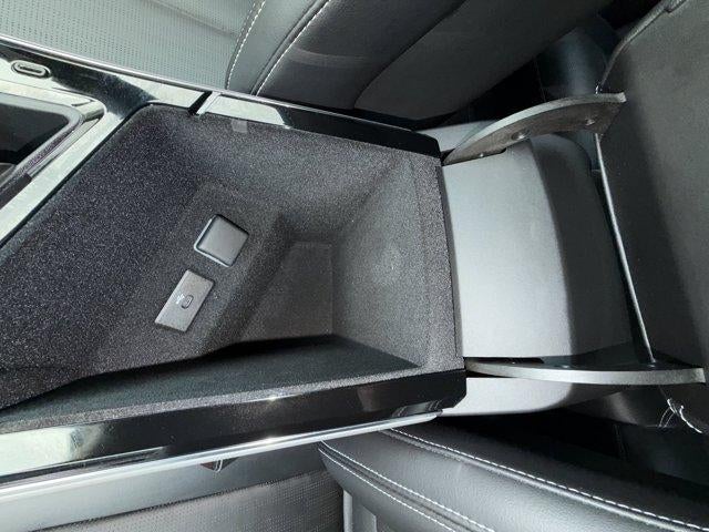 2024 Cadillac LYRIQ Luxury 2