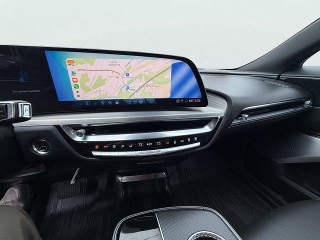 2024 Cadillac LYRIQ Luxury 2
