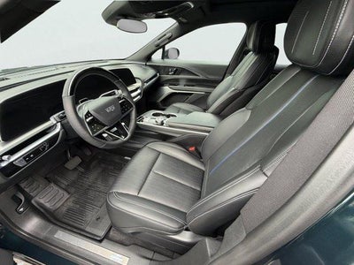 2024 Cadillac LYRIQ Luxury 2