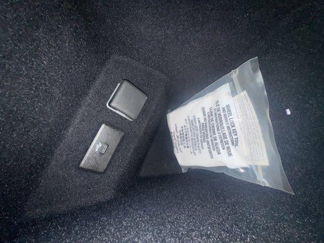 2024 Cadillac LYRIQ Luxury 3