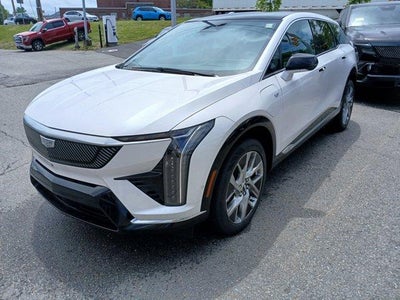 2025 Cadillac OPTIQ Luxury 2