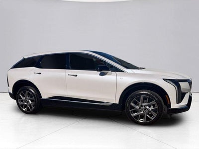 2025 Cadillac OPTIQ Luxury 2