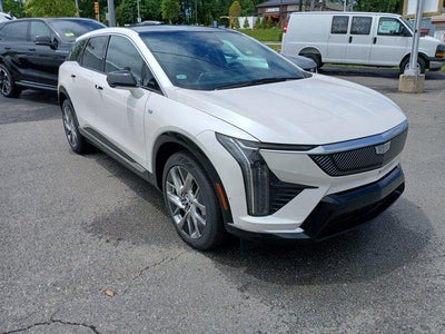 2025 Cadillac OPTIQ Luxury 2