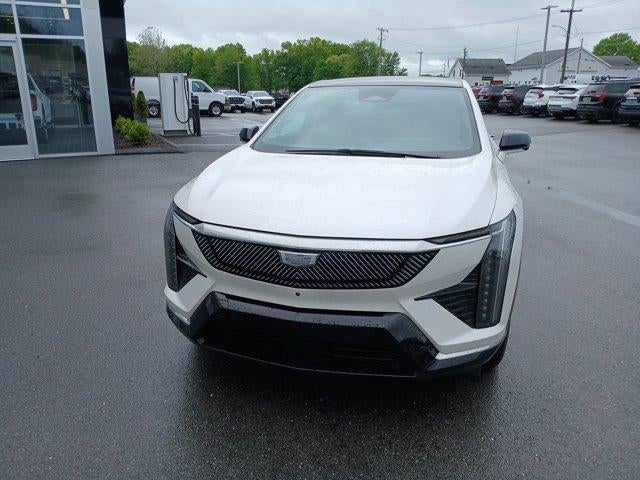 2025 Cadillac OPTIQ Luxury 2