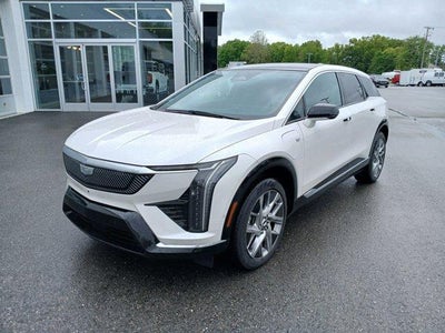 2025 Cadillac OPTIQ Luxury 2