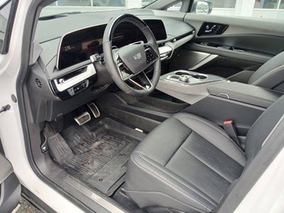 2025 Cadillac OPTIQ Luxury 2