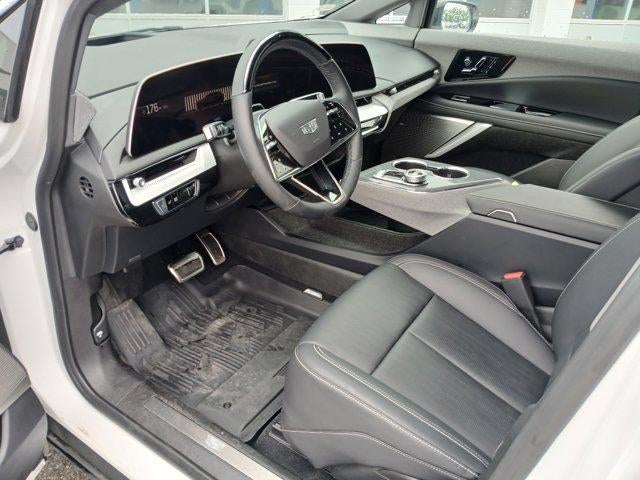 2025 Cadillac OPTIQ Luxury 2