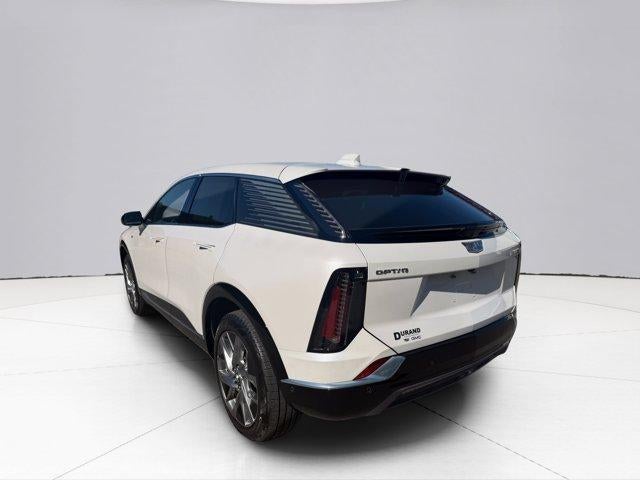 2025 Cadillac OPTIQ Luxury 2