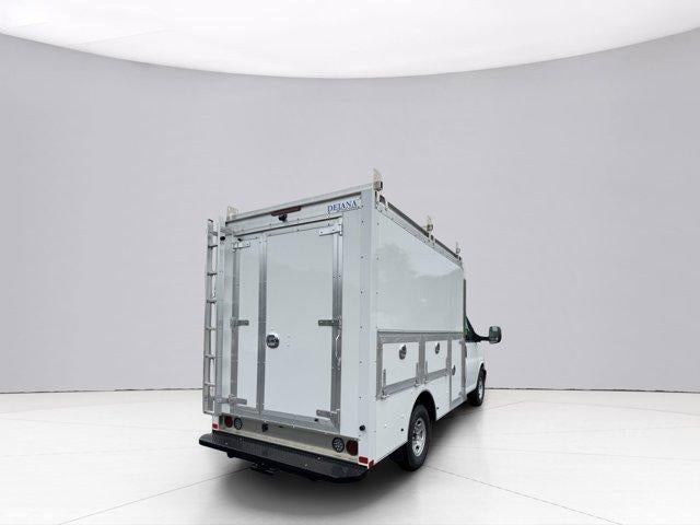 2025 GMC Savana Cutaway 3500 Base