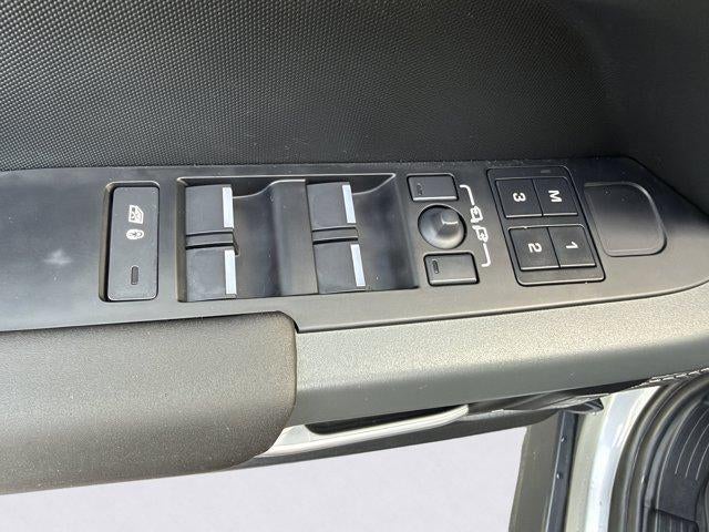 2024 Land Rover Defender X-Dynamic SE