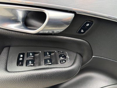 2018 Volvo XC90 Momentum